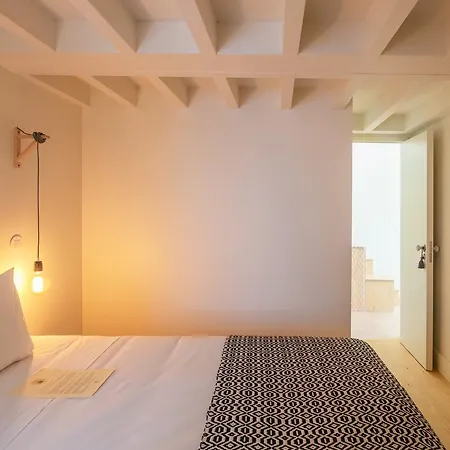 Almaria - Officina Real | Chiado * Lisbon